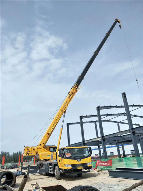 郴州市超高层建筑钢结构吊装案例